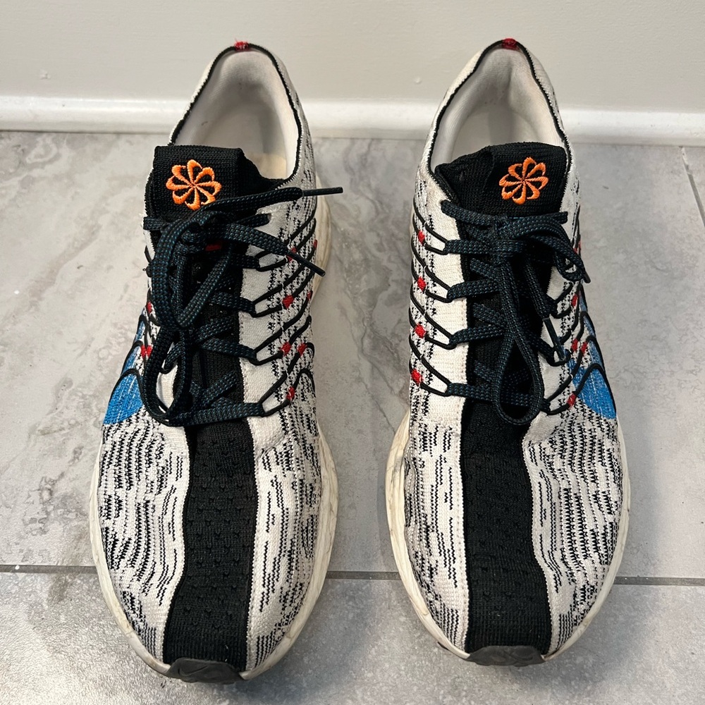 Mens size 10.5 Nike Pegasus turbo